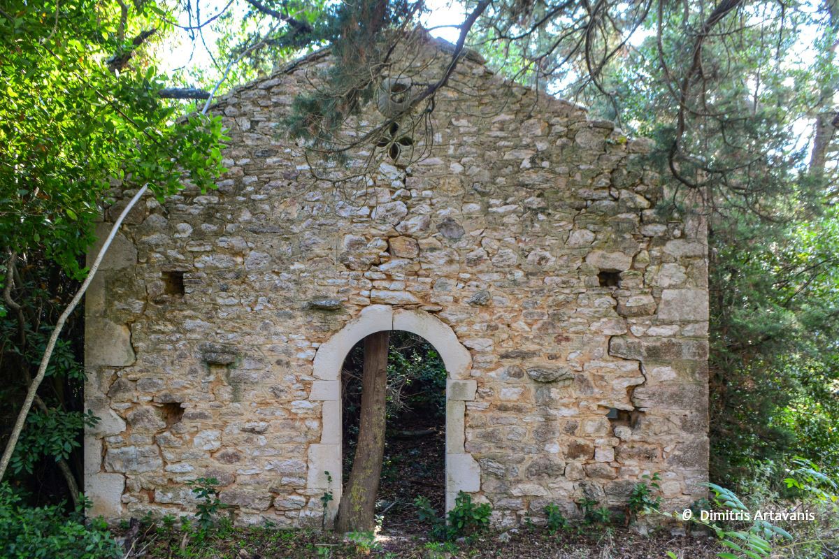 Church of Taxiarches at Lakkina Exogi  © Dimitris Artavanis